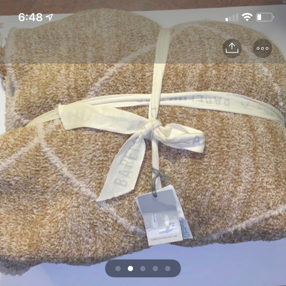 Barefoot dreams blankets new zise 45/60